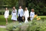 Den Haag  17 juli 2020
Koninklijk fotouurtje in de tuin van Huis ten Bosch . Vanwege corona was er veel minder pers uitgenodigd dan andere jaren. Aanwezig koning Willem Alexander Koningina Maxima en de prinsessen Amalia Alexia en Ariane .