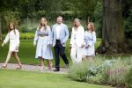 Den Haag  17 juli 2020
Koninklijk fotouurtje in de tuin van Huis ten Bosch . Vanwege corona was er veel minder pers uitgenodigd dan andere jaren. Aanwezig koning Willem Alexander Koningina Maxima en de prinsessen Amalia Alexia en Ariane .