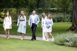 Den Haag  17 juli 2020
Koninklijk fotouurtje in de tuin van Huis ten Bosch . Vanwege corona was er veel minder pers uitgenodigd dan andere jaren. Aanwezig koning Willem Alexander Koningina Maxima en de prinsessen Amalia Alexia en Ariane .