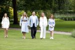 Den Haag  17 juli 2020
Koninklijk fotouurtje in de tuin van Huis ten Bosch . Vanwege corona was er veel minder pers uitgenodigd dan andere jaren. Aanwezig koning Willem Alexander Koningina Maxima en de prinsessen Amalia Alexia en Ariane .
