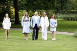 Den Haag  17 juli 2020
Koninklijk fotouurtje in de tuin van Huis ten Bosch . Vanwege corona was er veel minder pers uitgenodigd dan andere jaren. Aanwezig koning Willem Alexander Koningina Maxima en de prinsessen Amalia Alexia en Ariane .
