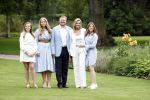 Den Haag  17 juli 2020
Koninklijk fotouurtje in de tuin van Huis ten Bosch . Vanwege corona was er veel minder pers uitgenodigd dan andere jaren. Aanwezig koning Willem Alexander Koningina Maxima en de prinsessen Amalia Alexia en Ariane .
