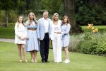 Den Haag  17 juli 2020
Koninklijk fotouurtje in de tuin van Huis ten Bosch . Vanwege corona was er veel minder pers uitgenodigd dan andere jaren. Aanwezig koning Willem Alexander Koningina Maxima en de prinsessen Amalia Alexia en Ariane .