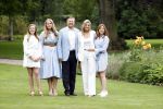 Den Haag  17 juli 2020
Koninklijk fotouurtje in de tuin van Huis ten Bosch . Vanwege corona was er veel minder pers uitgenodigd dan andere jaren. Aanwezig koning Willem Alexander Koningina Maxima en de prinsessen Amalia Alexia en Ariane .