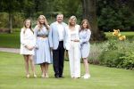 Den Haag  17 juli 2020
Koninklijk fotouurtje in de tuin van Huis ten Bosch . Vanwege corona was er veel minder pers uitgenodigd dan andere jaren. Aanwezig koning Willem Alexander Koningina Maxima en de prinsessen Amalia Alexia en Ariane .