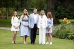Den Haag  17 juli 2020
Koninklijk fotouurtje in de tuin van Huis ten Bosch . Vanwege corona was er veel minder pers uitgenodigd dan andere jaren. Aanwezig koning Willem Alexander Koningina Maxima en de prinsessen Amalia Alexia en Ariane .