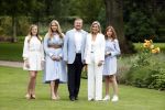 Den Haag  17 juli 2020
Koninklijk fotouurtje in de tuin van Huis ten Bosch . Vanwege corona was er veel minder pers uitgenodigd dan andere jaren. Aanwezig koning Willem Alexander Koningina Maxima en de prinsessen Amalia Alexia en Ariane .