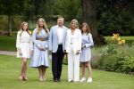 Den Haag  17 juli 2020
Koninklijk fotouurtje in de tuin van Huis ten Bosch . Vanwege corona was er veel minder pers uitgenodigd dan andere jaren. Aanwezig koning Willem Alexander Koningina Maxima en de prinsessen Amalia Alexia en Ariane .