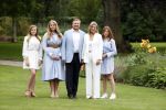 Den Haag  17 juli 2020
Koninklijk fotouurtje in de tuin van Huis ten Bosch . Vanwege corona was er veel minder pers uitgenodigd dan andere jaren. Aanwezig koning Willem Alexander Koningina Maxima en de prinsessen Amalia Alexia en Ariane .