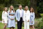 Den Haag  17 juli 2020
Koninklijk fotouurtje in de tuin van Huis ten Bosch . Vanwege corona was er veel minder pers uitgenodigd dan andere jaren. Aanwezig koning Willem Alexander Koningina Maxima en de prinsessen Amalia Alexia en Ariane .