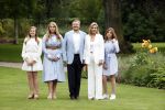 Den Haag  17 juli 2020
Koninklijk fotouurtje in de tuin van Huis ten Bosch . Vanwege corona was er veel minder pers uitgenodigd dan andere jaren. Aanwezig koning Willem Alexander Koningina Maxima en de prinsessen Amalia Alexia en Ariane .