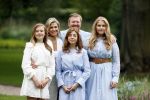 Den Haag  17 juli 2020
Koninklijk fotouurtje in de tuin van Huis ten Bosch . Vanwege corona was er veel minder pers uitgenodigd dan andere jaren. Aanwezig koning Willem Alexander Koningina Maxima en de prinsessen Amalia Alexia en Ariane .