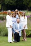 Den Haag  17 juli 2020
Koninklijk fotouurtje in de tuin van Huis ten Bosch . Vanwege corona was er veel minder pers uitgenodigd dan andere jaren. Aanwezig koning Willem Alexander Koningina Maxima en de prinsessen Amalia Alexia en Ariane .