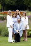 Den Haag  17 juli 2020
Koninklijk fotouurtje in de tuin van Huis ten Bosch . Vanwege corona was er veel minder pers uitgenodigd dan andere jaren. Aanwezig koning Willem Alexander Koningina Maxima en de prinsessen Amalia Alexia en Ariane .