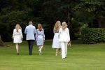 Den Haag  17 juli 2020
Koninklijk fotouurtje in de tuin van Huis ten Bosch . Vanwege corona was er veel minder pers uitgenodigd dan andere jaren. Aanwezig koning Willem Alexander Koningina Maxima en de prinsessen Amalia Alexia en Ariane .