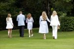Den Haag  17 juli 2020
Koninklijk fotouurtje in de tuin van Huis ten Bosch . Vanwege corona was er veel minder pers uitgenodigd dan andere jaren. Aanwezig koning Willem Alexander Koningina Maxima en de prinsessen Amalia Alexia en Ariane .