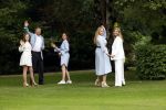 Den Haag  17 juli 2020
Koninklijk fotouurtje in de tuin van Huis ten Bosch . Vanwege corona was er veel minder pers uitgenodigd dan andere jaren. Aanwezig koning Willem Alexander Koningina Maxima en de prinsessen Amalia Alexia en Ariane .