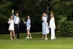 Den Haag  17 juli 2020
Koninklijk fotouurtje in de tuin van Huis ten Bosch . Vanwege corona was er veel minder pers uitgenodigd dan andere jaren. Aanwezig koning Willem Alexander Koningina Maxima en de prinsessen Amalia Alexia en Ariane .