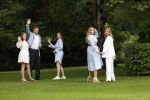 Den Haag  17 juli 2020
Koninklijk fotouurtje in de tuin van Huis ten Bosch . Vanwege corona was er veel minder pers uitgenodigd dan andere jaren. Aanwezig koning Willem Alexander Koningina Maxima en de prinsessen Amalia Alexia en Ariane .