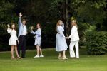 Den Haag  17 juli 2020
Koninklijk fotouurtje in de tuin van Huis ten Bosch . Vanwege corona was er veel minder pers uitgenodigd dan andere jaren. Aanwezig koning Willem Alexander Koningina Maxima en de prinsessen Amalia Alexia en Ariane .