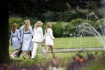 Den Haag  17 juli 2020
Koninklijk fotouurtje in de tuin van Huis ten Bosch . Vanwege corona was er veel minder pers uitgenodigd dan andere jaren. Aanwezig koning Willem Alexander Koningina Maxima en de prinsessen Amalia Alexia en Ariane .