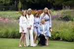 Den Haag  17 juli 2020
Koninklijk fotouurtje in de tuin van Huis ten Bosch . Vanwege corona was er veel minder pers uitgenodigd dan andere jaren. Aanwezig koning Willem Alexander Koningina Maxima en de prinsessen Amalia Alexia en Ariane .