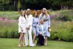 Den Haag  17 juli 2020
Koninklijk fotouurtje in de tuin van Huis ten Bosch . Vanwege corona was er veel minder pers uitgenodigd dan andere jaren. Aanwezig koning Willem Alexander Koningina Maxima en de prinsessen Amalia Alexia en Ariane .
