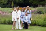 Den Haag  17 juli 2020
Koninklijk fotouurtje in de tuin van Huis ten Bosch . Vanwege corona was er veel minder pers uitgenodigd dan andere jaren. Aanwezig koning Willem Alexander Koningina Maxima en de prinsessen Amalia Alexia en Ariane .