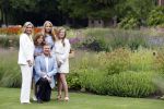Den Haag  17 juli 2020
Koninklijk fotouurtje in de tuin van Huis ten Bosch . Vanwege corona was er veel minder pers uitgenodigd dan andere jaren. Aanwezig koning Willem Alexander Koningina Maxima en de prinsessen Amalia Alexia en Ariane .