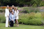 Den Haag  17 juli 2020
Koninklijk fotouurtje in de tuin van Huis ten Bosch . Vanwege corona was er veel minder pers uitgenodigd dan andere jaren. Aanwezig koning Willem Alexander Koningina Maxima en de prinsessen Amalia Alexia en Ariane .