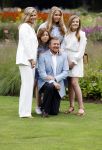 Den Haag  17 juli 2020
Koninklijk fotouurtje in de tuin van Huis ten Bosch . Vanwege corona was er veel minder pers uitgenodigd dan andere jaren. Aanwezig koning Willem Alexander Koningina Maxima en de prinsessen Amalia Alexia en Ariane .