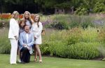 Den Haag  17 juli 2020
Koninklijk fotouurtje in de tuin van Huis ten Bosch . Vanwege corona was er veel minder pers uitgenodigd dan andere jaren. Aanwezig koning Willem Alexander Koningina Maxima en de prinsessen Amalia Alexia en Ariane .