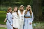 Den Haag  17 juli 2020
Koninklijk fotouurtje in de tuin van Huis ten Bosch . Vanwege corona was er veel minder pers uitgenodigd dan andere jaren. Aanwezig koning Willem Alexander Koningina Maxima en de prinsessen Amalia Alexia en Ariane .