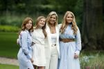 Den Haag  17 juli 2020
Koninklijk fotouurtje in de tuin van Huis ten Bosch . Vanwege corona was er veel minder pers uitgenodigd dan andere jaren. Aanwezig koning Willem Alexander Koningina Maxima en de prinsessen Amalia Alexia en Ariane .