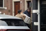 Amsterdam 2 april 2020
Leco v Zadelhoff doet boodschappen met zijn partner