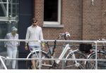 Rotterdam 18 juli 2020
Mattie Valk en zijn moeder op de scooter en bij zijn huis/ appartement