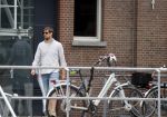 Rotterdam 18 juli 2020
Mattie Valk en zijn moeder op de scooter en bij zijn huis/ appartement