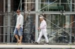Rotterdam 18 juli 2020
Mattie Valk en zijn moeder op de scooter en bij zijn huis/ appartement