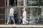 Rotterdam 18 juli 2020
Mattie Valk en zijn moeder op de scooter en bij zijn huis/ appartement