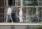 Rotterdam 18 juli 2020
Mattie Valk en zijn moeder op de scooter en bij zijn huis/ appartement