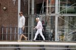 Rotterdam 18 juli 2020
Mattie Valk en zijn moeder op de scooter en bij zijn huis/ appartement