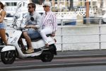 Rotterdam 18 juli 2020
Mattie Valk en zijn moeder op de scooter en bij zijn huis/ appartement