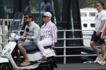 Rotterdam 18 juli 2020
Mattie Valk en zijn moeder op de scooter en bij zijn huis/ appartement