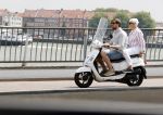 Rotterdam 18 juli 2020
Mattie Valk en zijn moeder op de scooter en bij zijn huis/ appartement