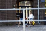 Rotterdam 22 juli 2020
Mattie Valk met zijn vriendin en haar zoontje bij zijn huis/appartement