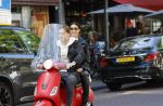 Amsterdam 10 juli 2020
Maxim Froger met zijn vriedndin Shayna Senior op hun bespa scooter