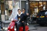 Amsterdam 10 juli 2020
Maxim Froger met zijn vriedndin Shayna Senior op hun bespa scooter