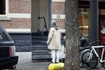 Amsterdam 14 juli 2020
Pieter Storms bekijkt met makelaar het huis van Eelko v Kooten . Het huis taat te koop en te huur