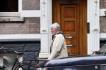 Amsterdam 14 juli 2020
Pieter Storms bekijkt met makelaar het huis van Eelko v Kooten . Het huis taat te koop en te huur
