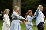Den Haag  17 juli 2020
Koninklijk fotouurtje in de tuin van Huis ten Bosch . Vanwege corona was er veel minder pers uitgenodigd dan andere jaren. Aanwezig koning Willem Alexander Koningina Maxima en de prinsessen Amalia Alexia en Ariane .